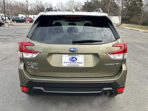 2022 Subaru Forester Premium