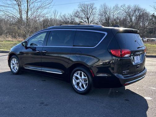 2020 Chrysler Pacifica Touring-L Plus