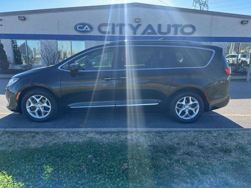 2020 Chrysler Pacifica Touring-L Plus