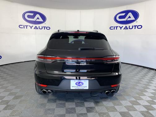 BLACK 2019 Porsche Macan Macan