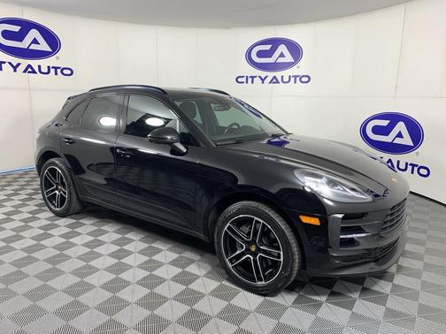 BLACK 2019 Porsche Macan Macan
