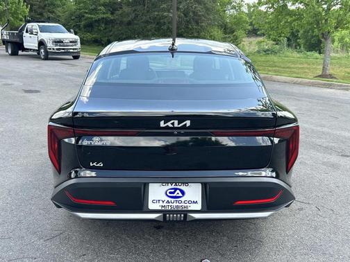 Aurora Black Pearl 2025 Kia K4 LXS