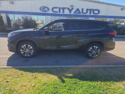 2022 Toyota Highlander Hybrid XLE