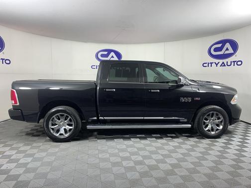 Brilliant Black Crystal Pearlcoat 2017 RAM 1500 Limited Crew Cab 4x4 5'7' Box