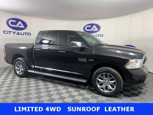 Brilliant Black Crystal Pearlcoat 2017 RAM 1500 Limited Crew Cab 4x4 5'7' Box