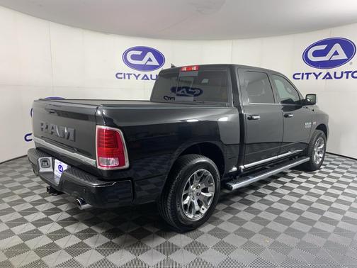 Brilliant Black Crystal Pearlcoat 2017 RAM 1500 Limited Crew Cab 4x4 5'7' Box