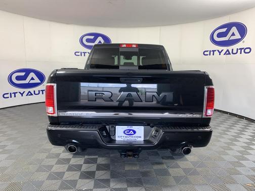 Brilliant Black Crystal Pearlcoat 2017 RAM 1500 Limited Crew Cab 4x4 5'7' Box