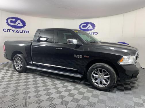 Brilliant Black Crystal Pearlcoat 2017 RAM 1500 Limited Crew Cab 4x4 5'7' Box