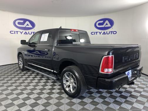 Brilliant Black Crystal Pearlcoat 2017 RAM 1500 Limited Crew Cab 4x4 5'7' Box
