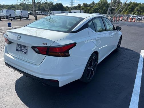 Glacier White 2025 Nissan Altima SR FWD