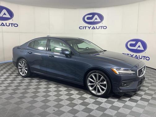 Denim Blue Metallic 2021 Volvo S60 T5 Momentum