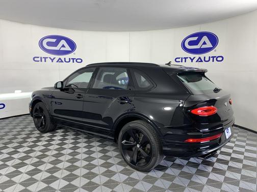 Beluga 2023 Bentley Bentayga V8