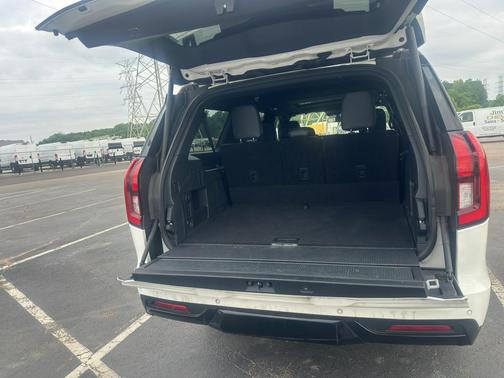 Star White Metallic Tri-Coat 2025 Ford Expedition Max Platinum