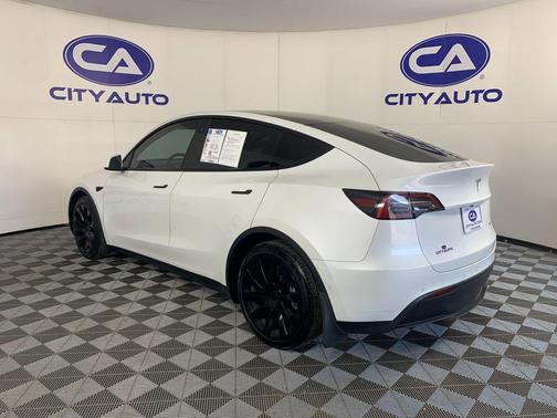 2022 Tesla Model Y Long Range Dual Motor All-Wheel Drive