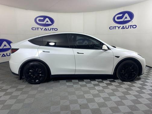 2022 Tesla Model Y Long Range Dual Motor All-Wheel Drive