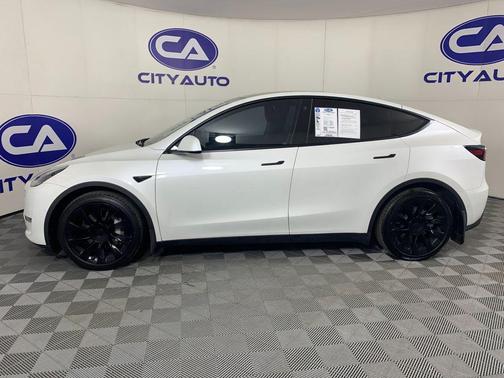 2022 Tesla Model Y Long Range Dual Motor All-Wheel Drive