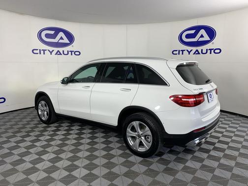designo Cardinal Red Metallic 2018 Mercedes-Benz GLC 300 Base