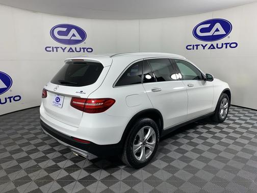 designo Cardinal Red Metallic 2018 Mercedes-Benz GLC 300 Base