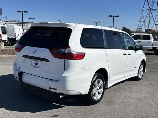2020 Toyota Sienna SE