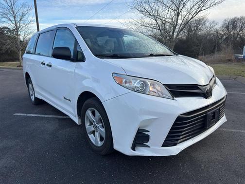 2020 Toyota Sienna SE