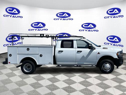 2023 RAM 3500 Tradesman Crew Cab 4x4 8' Box