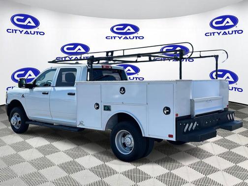 2023 RAM 3500 Tradesman Crew Cab 4x4 8' Box