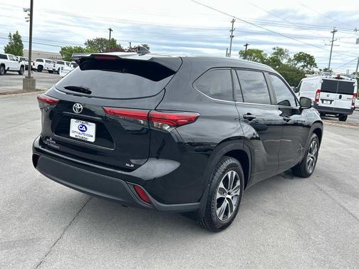 Midnight Black Metallic 2023 Toyota Highlander XLE