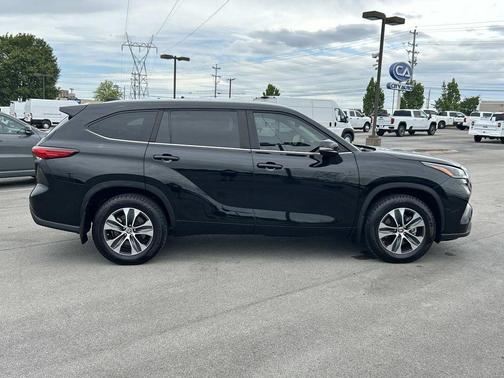 Midnight Black Metallic 2023 Toyota Highlander XLE
