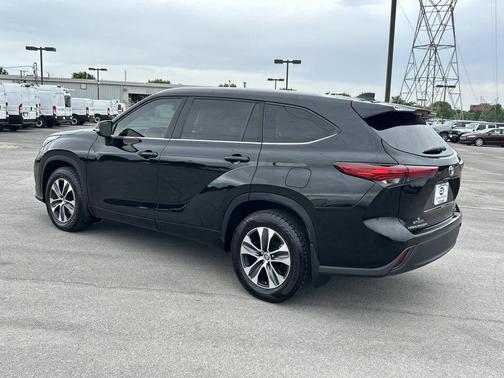 Midnight Black Metallic 2023 Toyota Highlander XLE