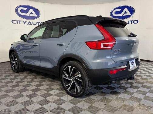2021 Volvo XC40 T5 R-Design