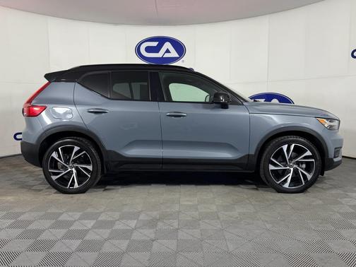 2021 Volvo XC40 T5 R-Design