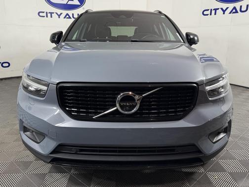 2021 Volvo XC40 T5 R-Design
