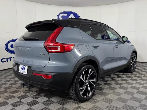 2021 Volvo XC40 T5 R-Design