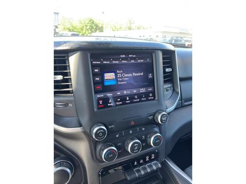 Bright White Clearcoat 2019 RAM 1500 Big Horn