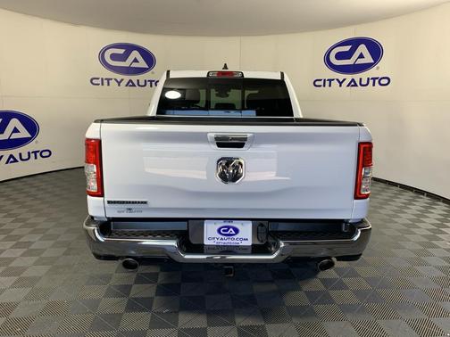 Bright White Clearcoat 2019 RAM 1500 Big Horn