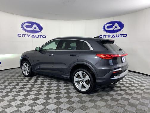 Tambora Gray Metallic 2025 Audi Q5 Premium Plus TFSI quattro S tronic
