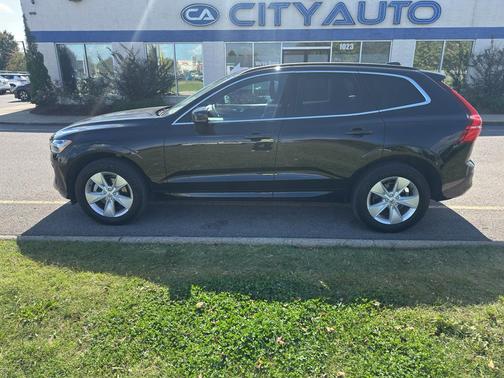 2022 Volvo XC60 B5 Momentum