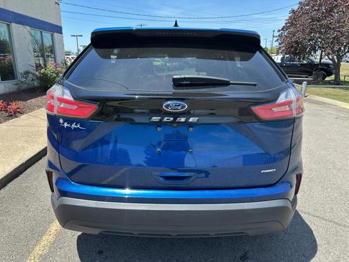 Atlas Blue Metallic 2023 Ford Edge SE