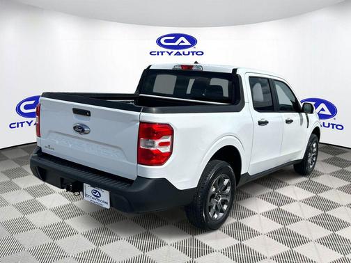 Oxford White 2022 Ford Maverick XLT