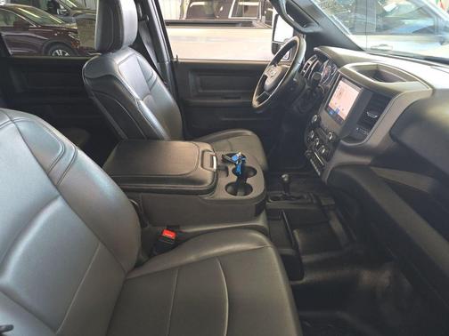 2023 RAM 3500 Tradesman Crew Cab 4x4 8' Box