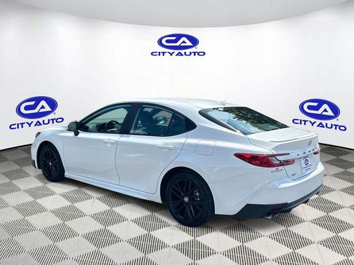 Ice Cap 2026 Toyota Camry SE