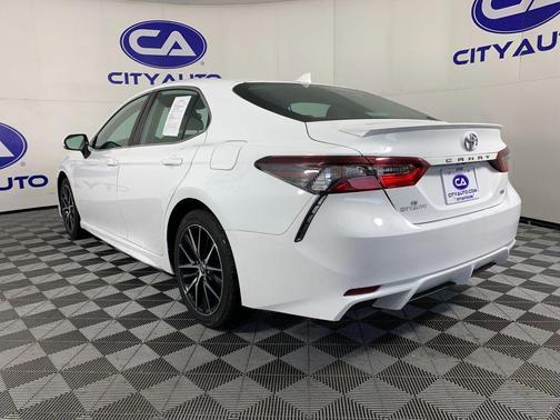 Ice Cap 2024 Toyota Camry SE