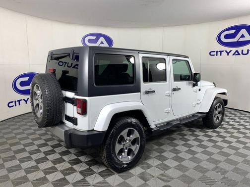 Bright White Clearcoat 2016 Jeep Wrangler Unlimited Sahara