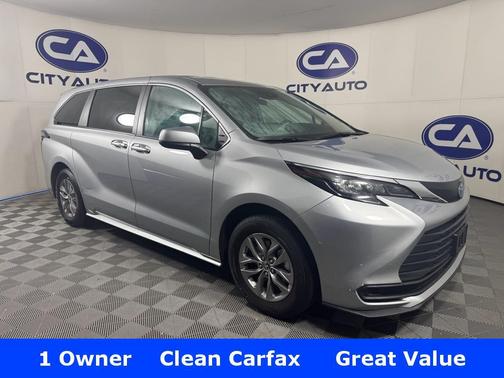 2024 Toyota Sienna LE