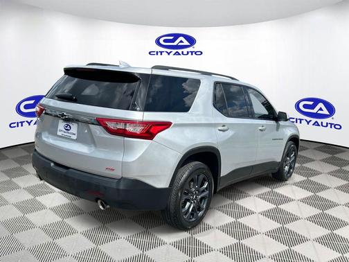 Silver Ice Metallic 2021 Chevrolet Traverse RS