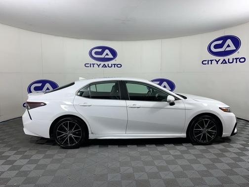 Ice Cap 2024 Toyota Camry SE