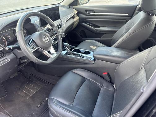 Super Black 2024 Nissan Altima 2.5 SL