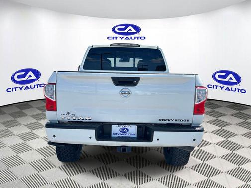 2021 Nissan Titan SV