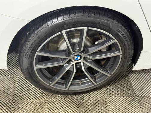 2019 BMW 330 i