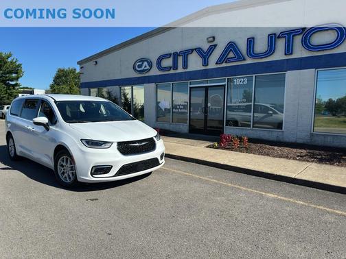 Bright White Clearcoat 2023 Chrysler Pacifica Touring L